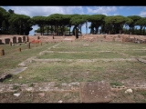 02560 ostia - regio ii - insula ix - grandi horrea (ii,ix,7) - mitte - bli ri norden - 09-2022.jpg